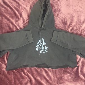 selling this crop hoodie!